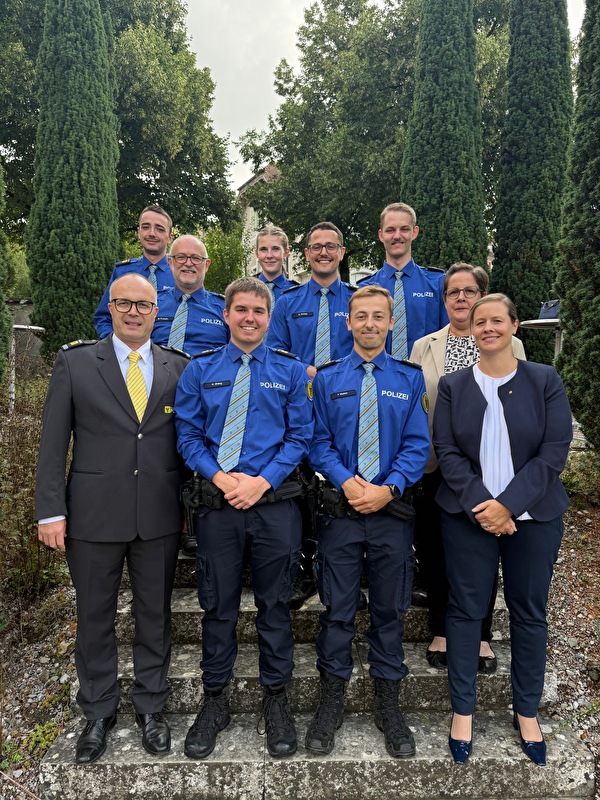 Fünf Polizeiaspiranten und eine Polizeiaspirantin nehmen die Arbeit bei der Kantonspolizei Uri auf