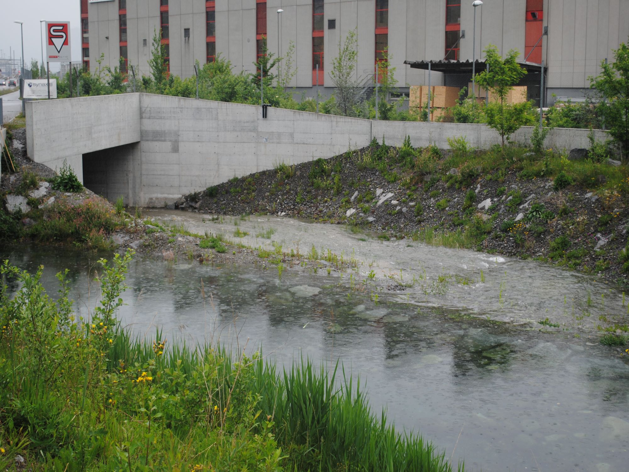 2_Einlaufbauwerk beim Anstroemen der Stillen Reuss2.JPG