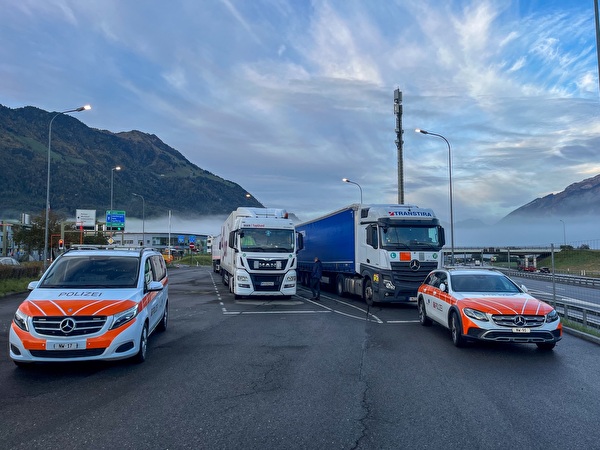 Lastwagen in der Kontrollstelle