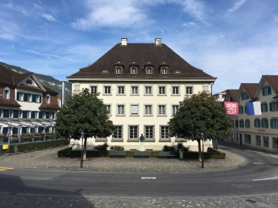 Dorfplatz2