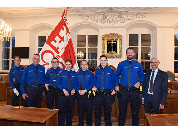 Gruppenbild der vereidigten Polizistinnen und Polizisten