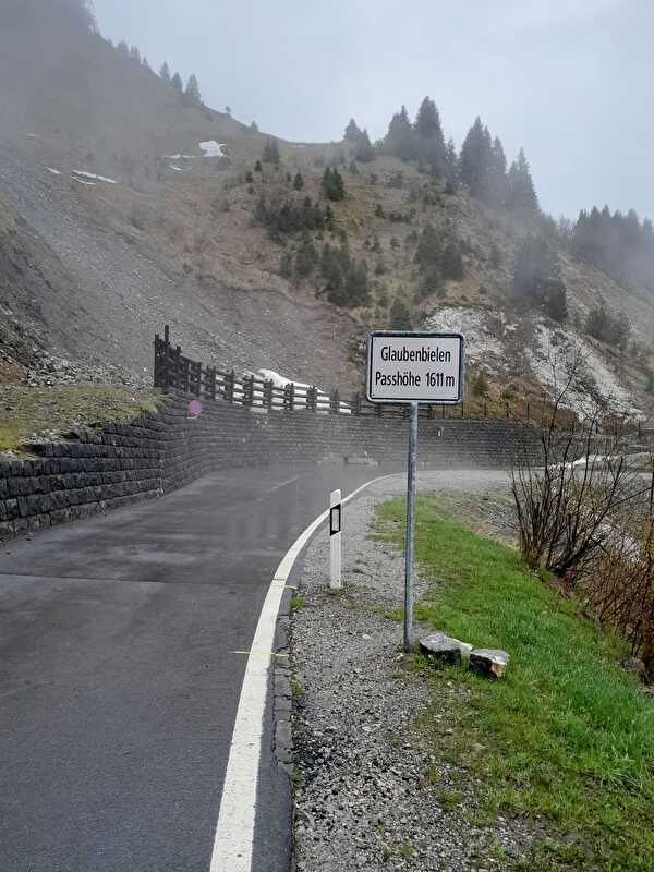 Auf Panoramastrasse wird Wintersperre signalisiert