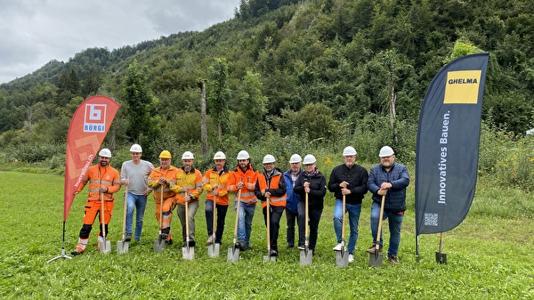 Spatenstich mit diversen Vertretern