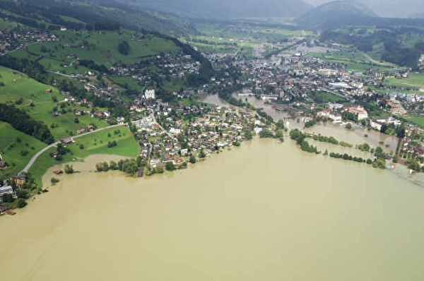 Hochwasser Dorf Sarnen