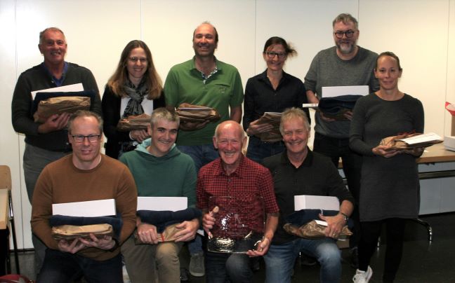 Stehend v.l.n.r.: Robert Grüter, Stephania Lurati, Peter Zurfluh, Heidi Langenstein, Roger Müller, Catherine Wipfli Knieend v.l.n.r.: Harald Müller, Jürg Kafader, Werner Christen, Roland Bucher (es fehlt Patrick Berwert)