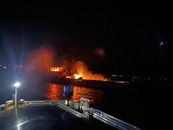 Naue in Brand