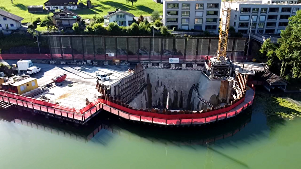 Die fertig erstellte Baugrube beim Einlaufbauwerk Zwätschgenmätteli in Sachseln