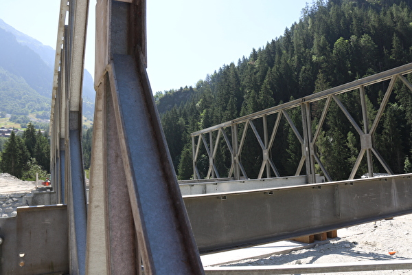 Construction du pont militaire
