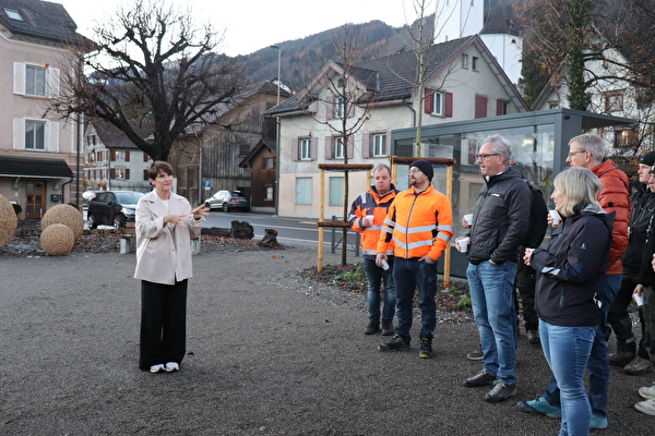 Silvia Troxler, Gemeindepräsidentin  dankt allen am Projekt beteiligten.