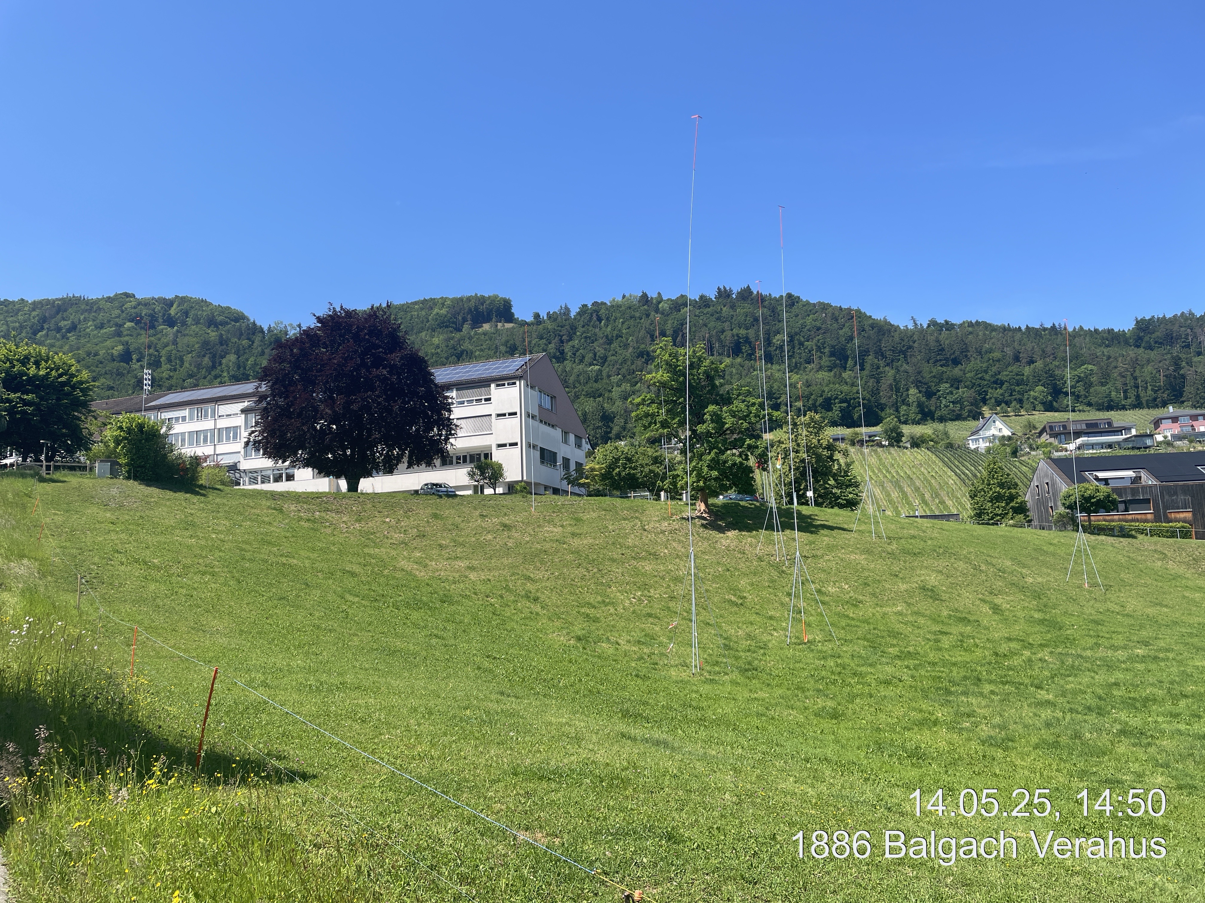 Visiere mit bestehendem Verahus im Hintergrund