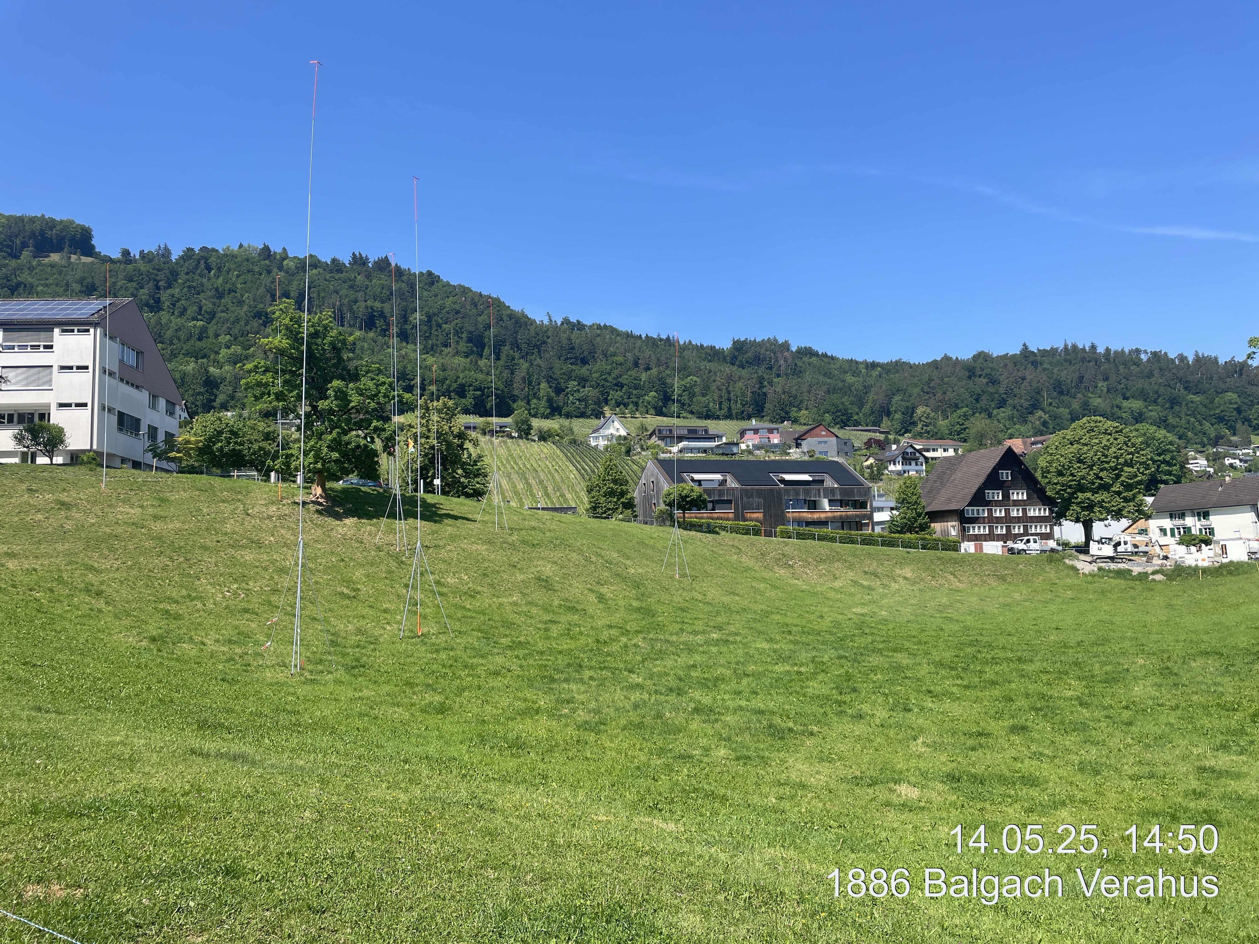 Aufnahme der Bauvisiere. Links im Bild das bestehende SSZ Verahus