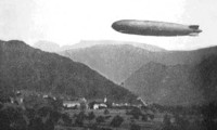Erster Überflug des Zeppelin
