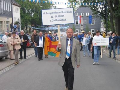 Strammen Schrittes führte "Euro-Fritz" (Fritz Waber) den Festumzug an