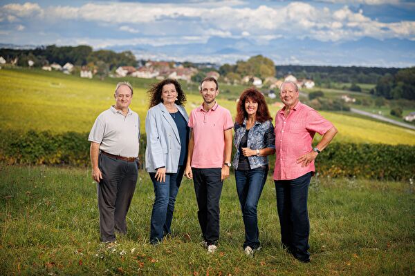 De gauche à droite : J. Cauderay, Municipal, M. Aguirre, Municipale, C. Compondu, Syndic, E. Erb, Vice-syndique, P. Guex, Municipal