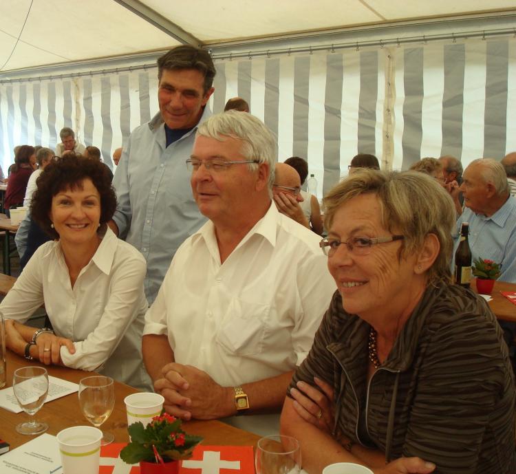 Vizepräsidentin Verena Koch Hanselmann und Mann Willi Hanselmann zusammen mit Hanspeter und Rosmarie Frei 