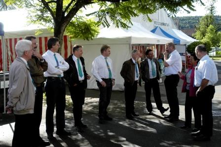 Männerchor Oberembrach auf dem Festplatz