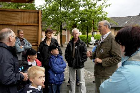 Besucher bei der Mühle-Führung
