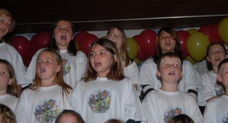 Primarschulkinder singen4