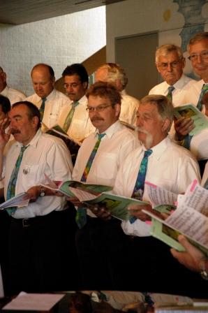 Männerchor singt2