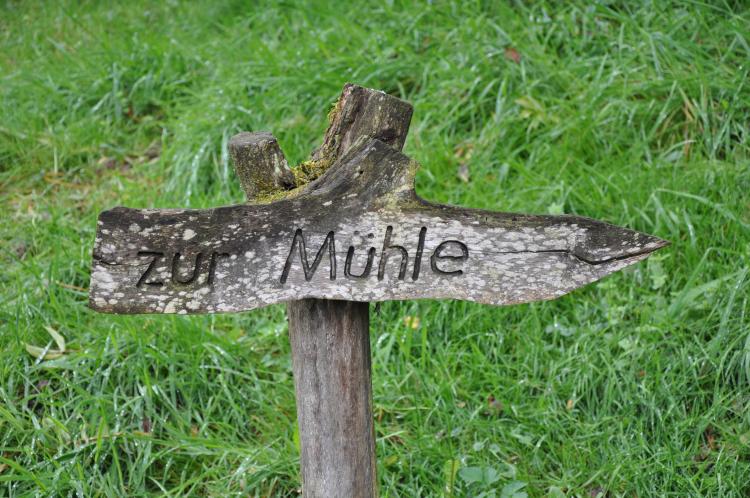 Holzschild zur Mühle