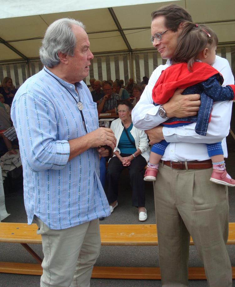 alt Gemeinderat John Hüssy im Gespräch mit Roger Köppel