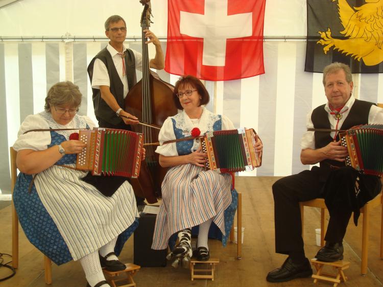 Einstimmung mit den Schwyzerörgeli Fründe Rüti2