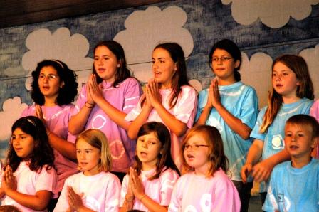 Sonntagsschul-Kinder singen3