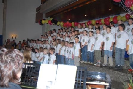 Primarschulkinder singen5