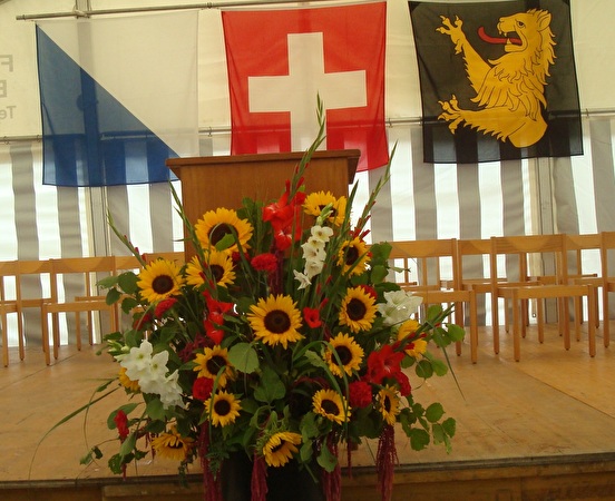 Blumenbouquet im Festzelt