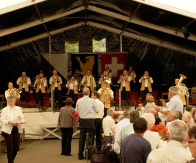 grosszügige Zugabe der Schlossberg Musikanten Uster