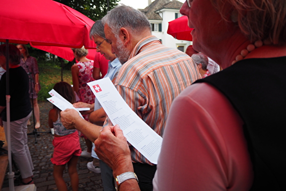 Singen der Landeshymne, Foto von Laura Angst, Kurier