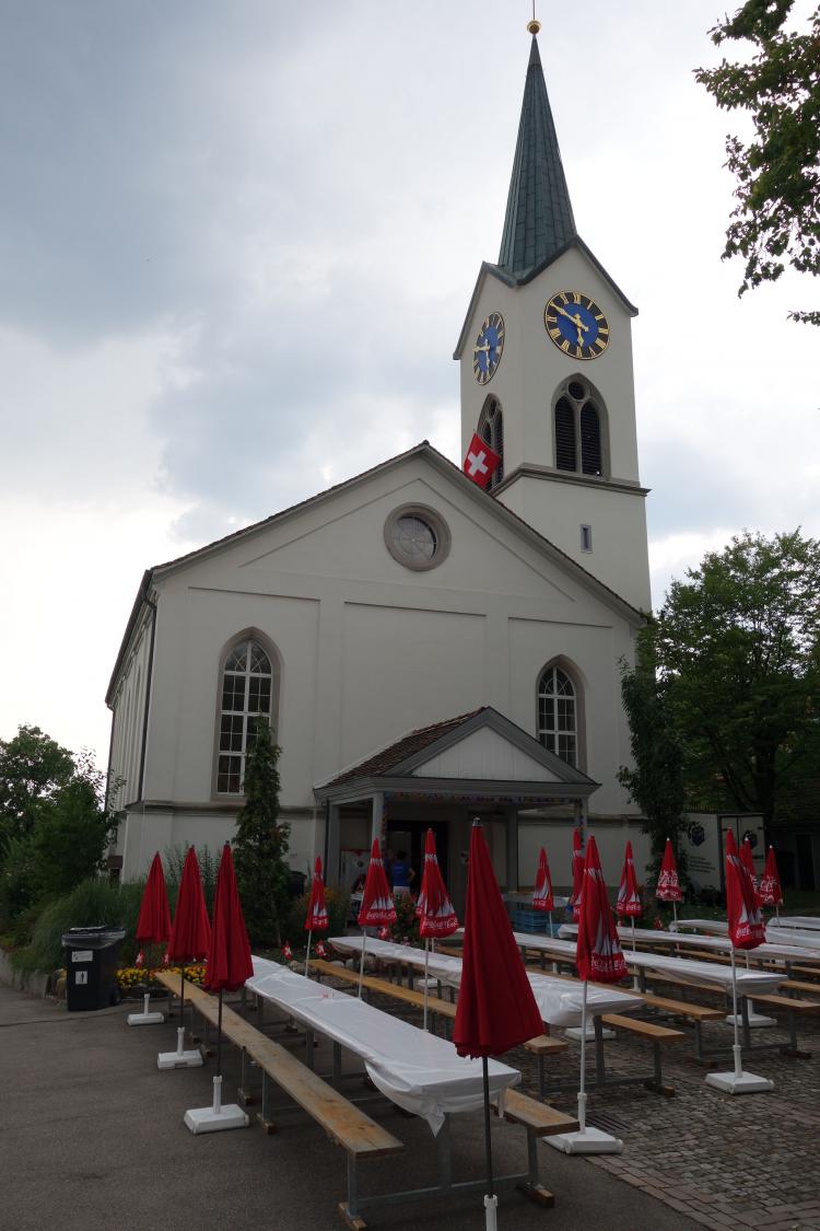 Die Kirche Wangen und der Kirchenplatz sind bereit für die Gäste