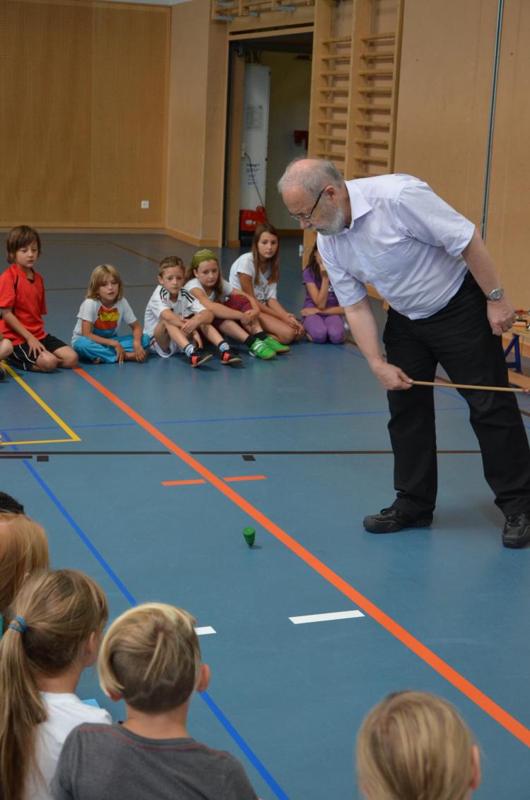 Spilnachmittag mit Hans Fluri von der Spielakademie Brienz