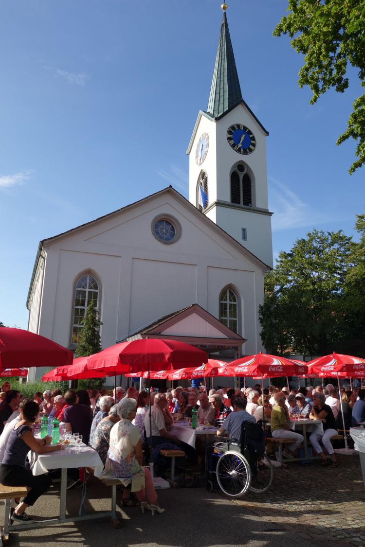 Es haben rund 100 Personen mehr als üblich an der diesjährigen Feier teilgenommen.