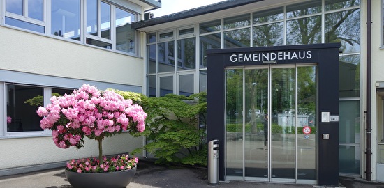 Symbolbild Eingang Gemeindehaus