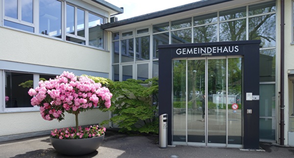 Symbolbild Eingang Gemeindehaus