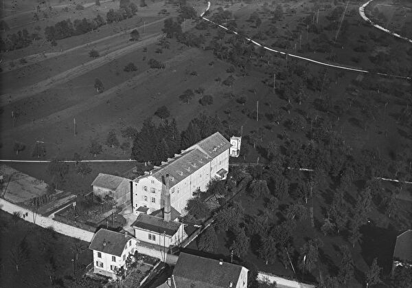 Rote Fabrik im Jahr 1924