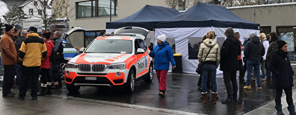 12.01.2019 Polizei auf dem Dorfplatz