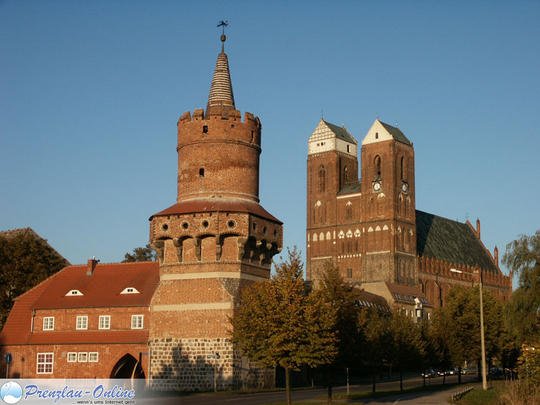 Mitteltorturm und Marienkirche