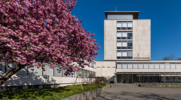 Stadthaus im Frühling