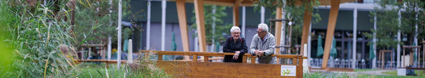 Älteres Paar im Stadtpark