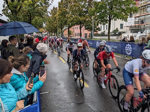 Durchfahrt Strassenrennen Juniorinnen