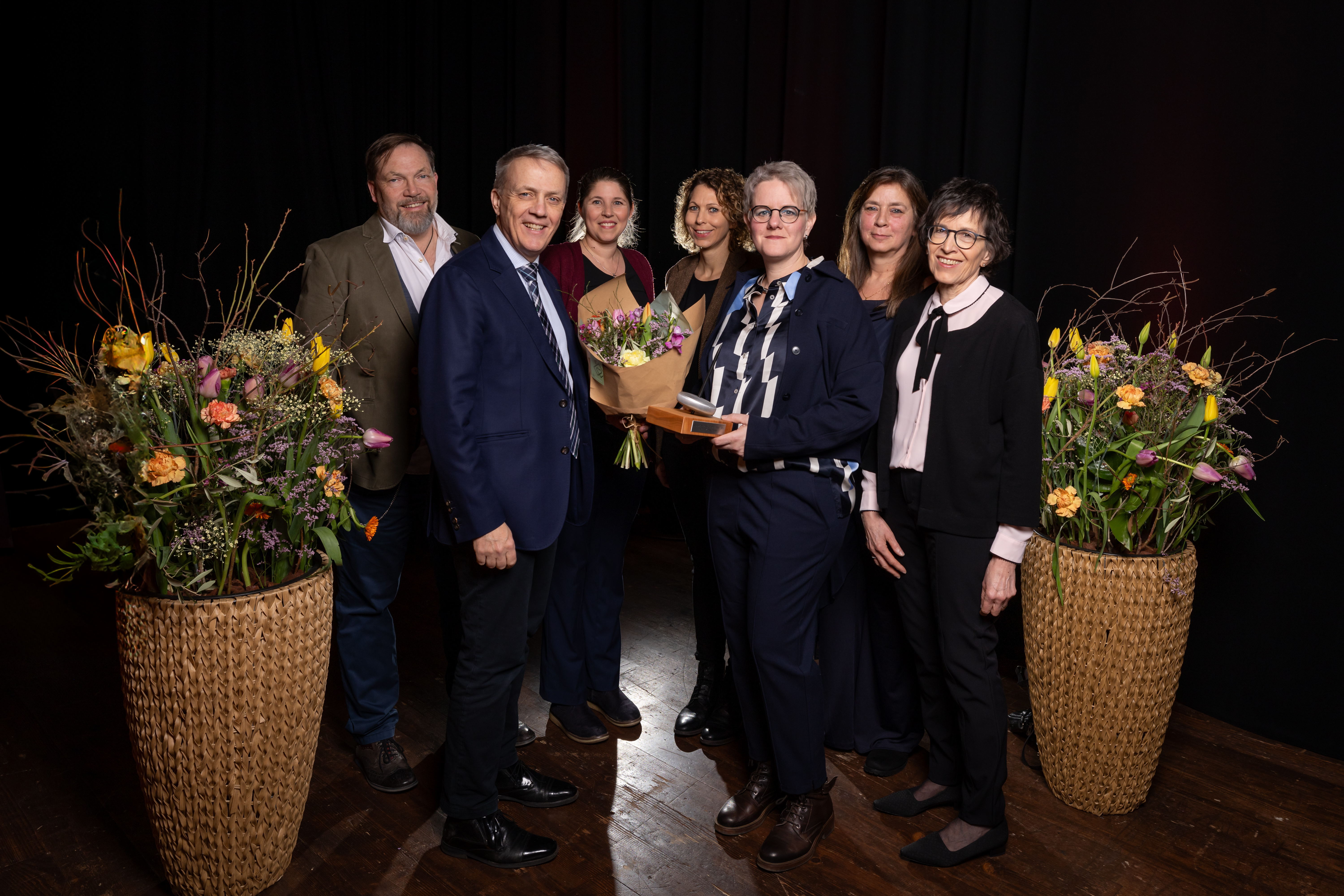Stadtrat, Cla Famos und Gewinnerinnen Engagementpreis Familienzentrum Uster