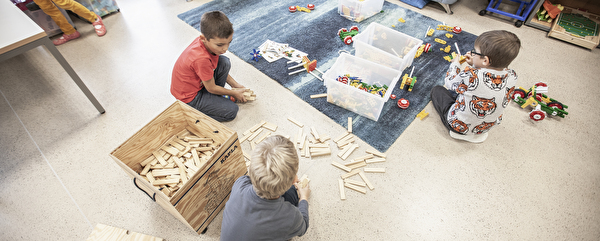 Spielende Kinder