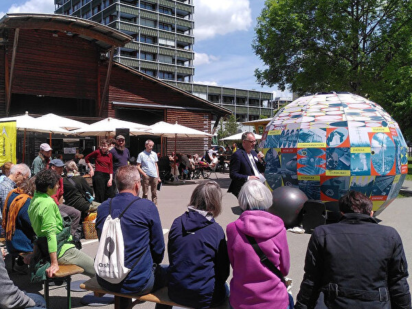Der Klimaball im Stadtpark Uster