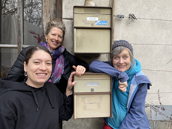 Gruppenbild des Projektteams des Kulturmärz, abgebildet sind drei Frauen