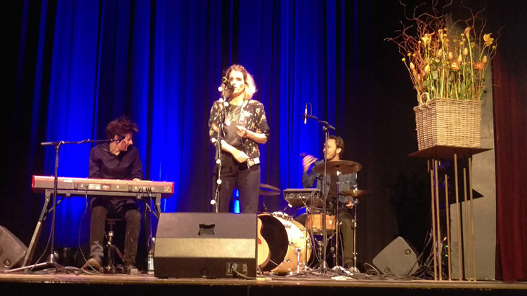 Musikalische Umrahmung mit Lina Button und Band