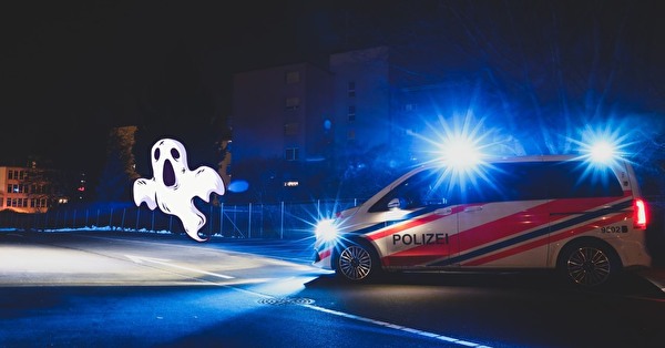 Halloweenkompatibles Bild eines Streifenwagens