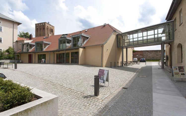 Waschhaus mit Steintorturm 