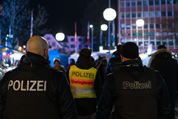 Polizeipatrouille am Uster Märt